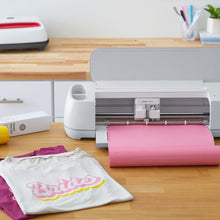 Cargar imagen en el visor de la galería, ROLLO DE VINIL TEXTIL IRON-ON SMART CRICUT 13 PULG X 3 PIES